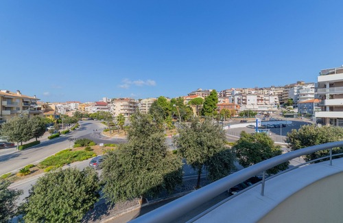 Vasto Apartment | Mini house with large terrace