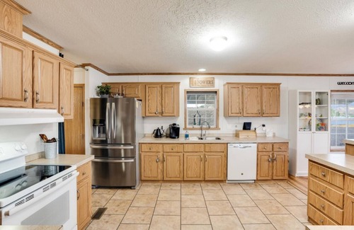 Montrose House | Mini Ranch: hiking, Black Canyon, views, fishing, privacy