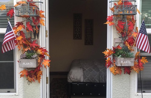 Hood House | Mini Suite with attached bath non smoking