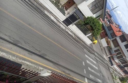 Parroquia Celiano Monge Apartment | Minidepartamento central en Ambato, para 1 a 8 personas en 3 Camas y un colchon