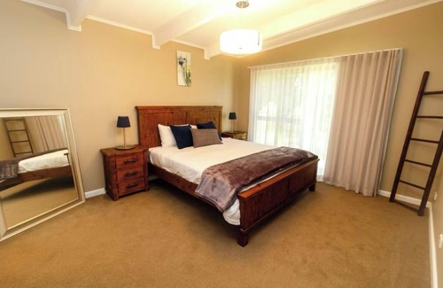 Katoomba Cabin | Minnehaha Lodge- picturesque Blue Mtn retreat