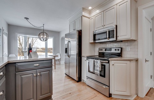 Tonka Bay House | MINNeSTAY* Lakefront Cottage | Excelsior Bay | Dock