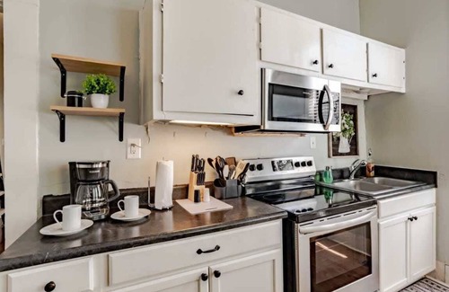 Mobile Apartment | Mins from Downtown & Dining, Dauphin Darling 2