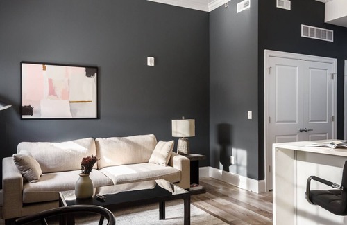 Lafayette Square Apartment | Mins to Downtown, Ballpark, Arch | Free Parking + W&D | Zencity