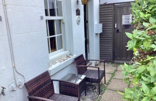 Hythe House | Minty Cottage
