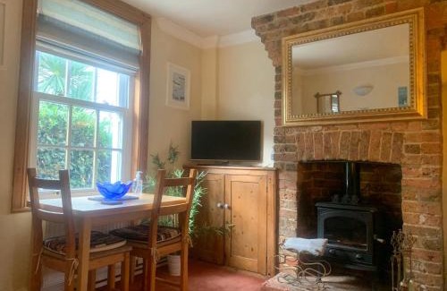 Hythe House | Minty Cottage