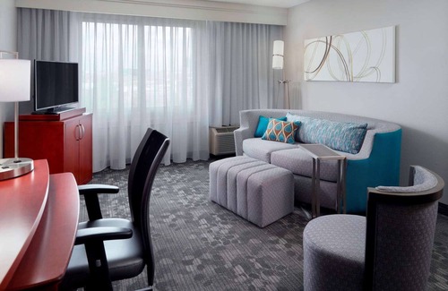 Home Park Hotel | Minutes Away from World of Coca-Cola! Pets Allowed, Seasonal Pool, Parking!