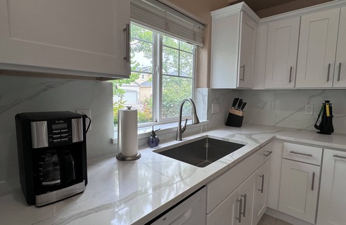 Hillsboro House | Minutes from Intel, Location!