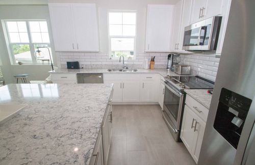 Naples Condo | Minutes from Marco Is; Corner Unit 3BR Condo