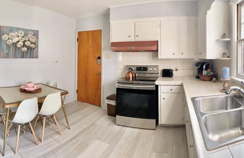 Niagara Falls Apartment | Minutes to all the Adventure! Little Italy 2BR 1st Fl Niagara Wonder"Falls" ❤💦