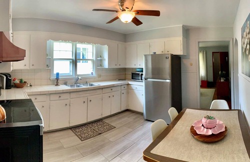 Niagara Falls Apartment | Minutes to all the Adventure! Little Italy 2BR 1st Fl Niagara Wonder"Falls" ❤💦