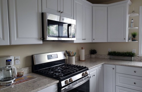 Frederica House | Minutes to DE TURF FIELDS. Quiet beach community.