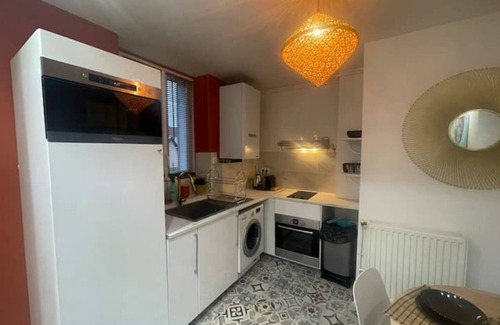 Corbeil-Essonnes Apartment | Mira - Sublime Apartment Close to Train Station