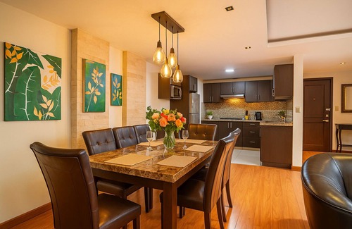 Cuenca Apartment | Mirador Urbano: Your Refuge in the City + garage