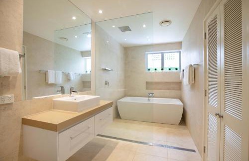 Port Douglas Villa | Mirage Resort Villa 428 with access to Sheraton Facilities