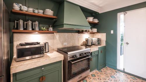 Bagong Lipunan Ng Crame Apartment | MiraNamin Nest KAMANTIGI Room in Unique Historic Home - Garden Access, Shared Kitchen, Pet Friendly with a Fee