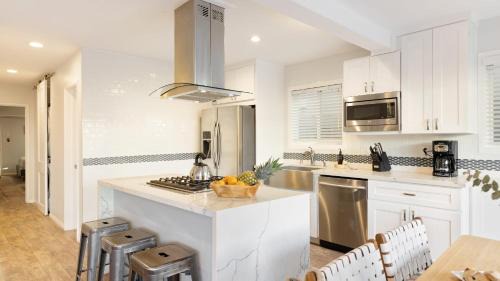 South Mission Beach Apartment | Mission Point 1 by AvantStay San Diego Beach House w Huge Patio Fire Pit Walk to Beach