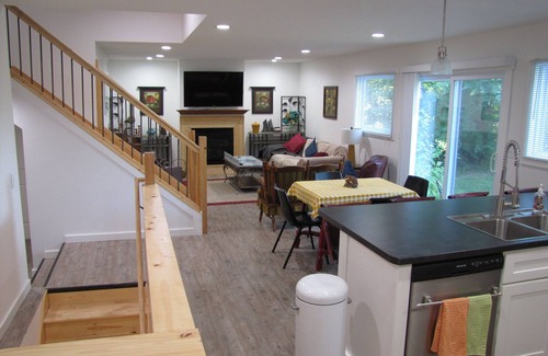 Le Claire House | Mississippi riverview guesthouse near historic downtown LeClaire.