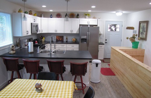 Le Claire House | Mississippi riverview guesthouse near historic downtown LeClaire.