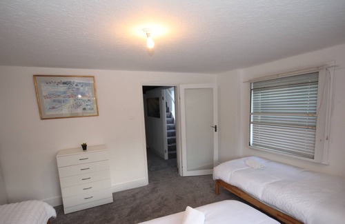 Heston West Cottage | Misty Blue Cottage Heathrow