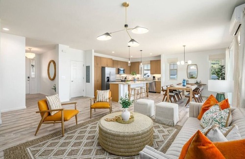 Makaha Valley House | ML – Aloha Hoʻonani 3BR Home | MT & Ocean Views!