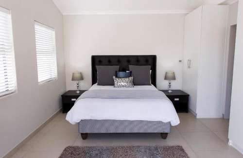 Burgundy Estate House | MLMK Property 30