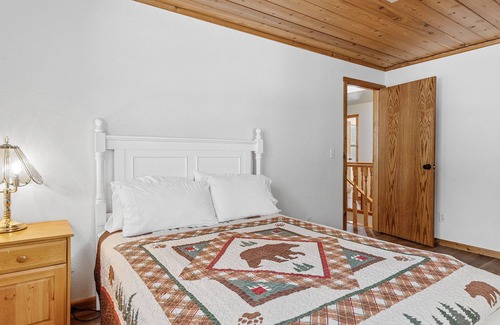 Summit Estates Cabin | Mmy Cabin - Enjoy this super cute cabin within a short walking distance to Snow Summit
