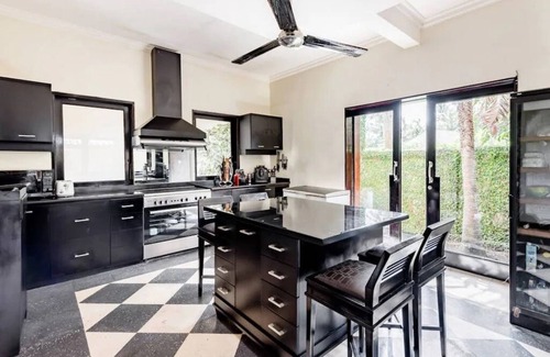 Kahuku House | Moana Villa - Luxury beachfront, Pool, AC