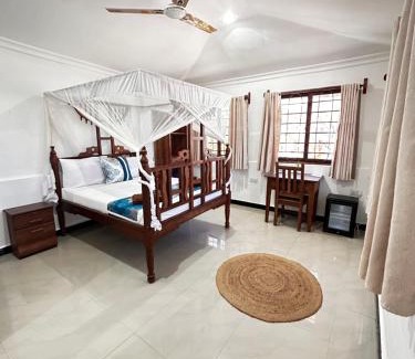Pongwe Bed & Breakfast | Moayana Liora