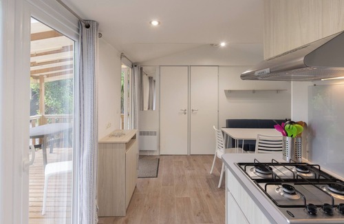 Lavilledieu House | Mobile Home 'F - 1-6 Pers' with Shared Pool, Private Terrace and Shared Garden