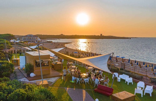 Vignola Mare House | Mobilehome with beach service and pool