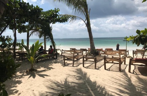 Kiwengwa Hotel | Mobydick Lodge