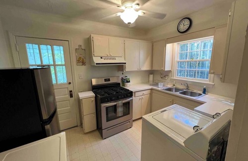 Fondren House | Mockingbird House 3 Bedroom, 2 Bath home in North Fondren