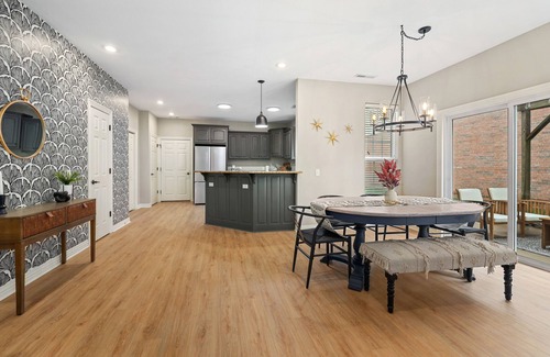 Fayetteville House | MOCO Home Outdoor Hangout U of A 8 min Pet Friendly