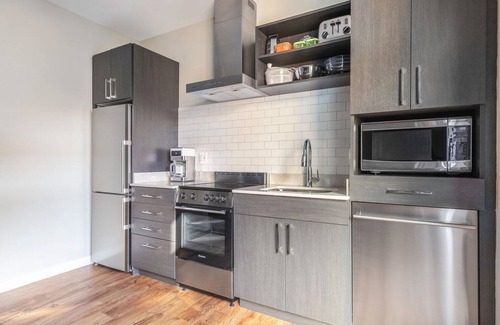 Mount Vernon Triangle Apartment | Mod Mount Vernon 1BR w/Gym, Rooftop, nr. Restaurants, by Blueground