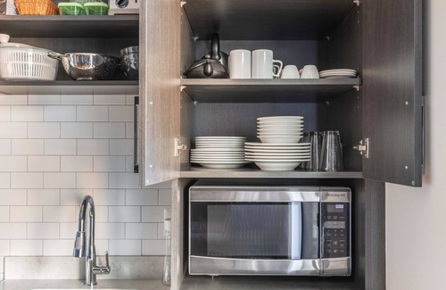 Mount Vernon Triangle Apartment | Mod Mount Vernon 1BR w/Gym, Rooftop, nr. Restaurants, by Blueground