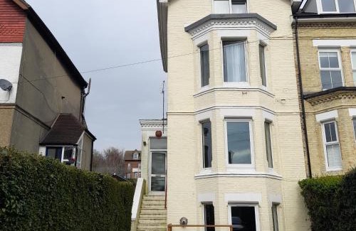 Dover Apartment | Modern 1-Bed Flat in Dover