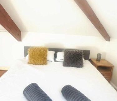 Newark Apartment | Modern 1-Bed Retreat in heart of newark-with ease access to local attractions and transport