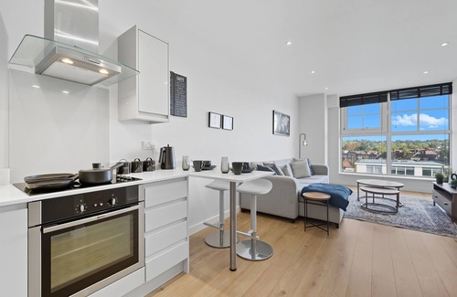 Potters Bar Apartment | Modern 1 Bedroom Apartment |16 minutes to Central London