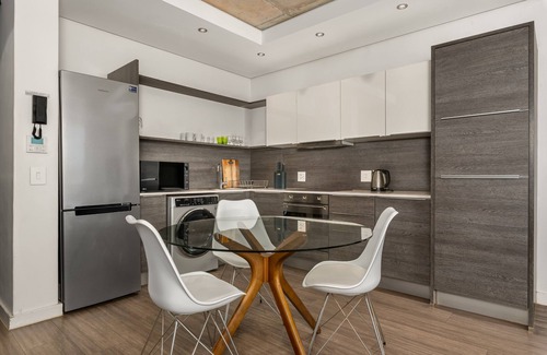 Century City Apartment | Modern 1 Bedroom Apartment in Century City