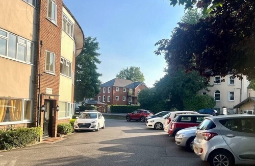 Bray on Thames Apartment | Modern 1 Bedroom Apt in Maidenhead nr River Thames