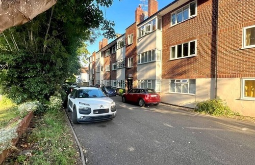 Bray on Thames Apartment | Modern 1 Bedroom Apt in Maidenhead nr River Thames