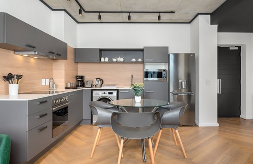 Century City Apartment | Modern 1 Bedroom | Bridgewater One