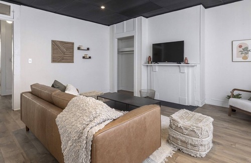 Smoketown Jackson House | Modern 1BD near Logan St Market