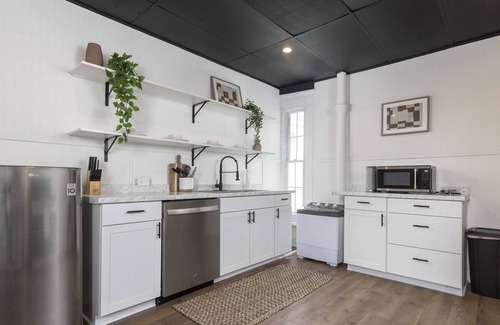 Smoketown Jackson House | Modern 1BD near Logan St Market