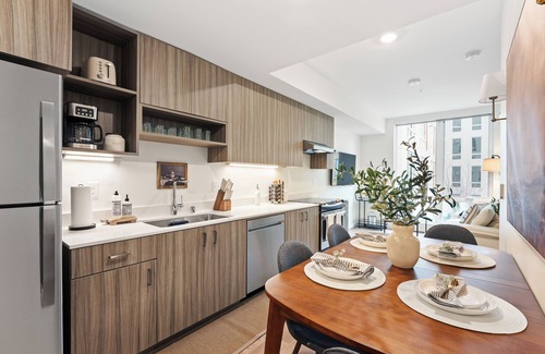 Riverside Apartment | Modern 1BD Riverfront - Near Downtown & Attractions!