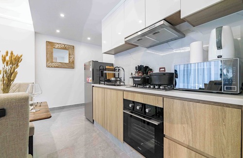 Kilimani Apartment | Modern 1BR at Riara One – Kilimani | Pool, Gym, Netflix | Walk to Junction Mall
