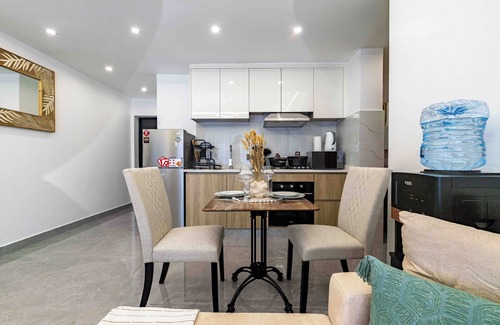 Kilimani Apartment | Modern 1BR at Riara One – Kilimani | Pool, Gym, Netflix | Walk to Junction Mall