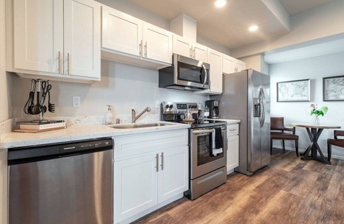 Eastside Condo | Modern 1BR Condo with Bay Views | Walk to Tacoma Dome + AC | Parking Included