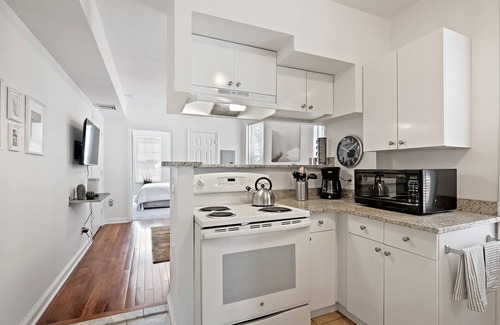 Germantown Apartment | Modern 1BR in East Germantown